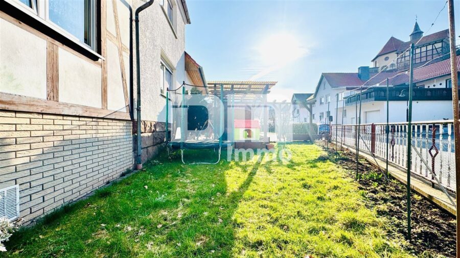 Charmantes Raumwunder in Birkenfelde: Historisches Fachwerk trifft auf solide Moderne - Gartenbereich